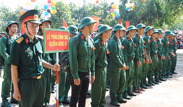 Các đơn vị nhận quân tiếp nhận tân binh.