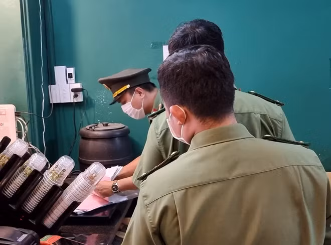 Khám xét, thu giữ tài liệu được thực hiện tại trụ sở Công ty J.D.K