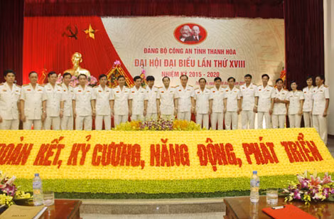 BCH Đảng bộ Công an tỉnh Thanh Hóa khóa XVIII, nhiệm kì 2015 - 2020 ra mắt tại Đại hội.