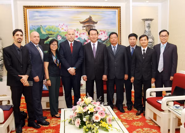 Bộ trưởng Trần Đại Quang; Tùy viên Quốc phòng Nhà nước Israel và các đại biểu tại buổi tiếp. Ảnh Việt Hưng.