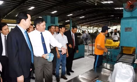 Chủ tịch nước Trần Đại Quang thăm Nhà máy chế biến cao su Lao-Việt 27-2.