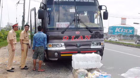 Kiểm tra điều kiện hoạt động của xe khách. (Ảnh chỉ mang tính minh họa)