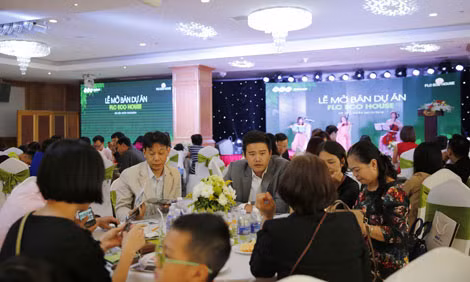 Lễ mở bán chính thức FLC Eco House Long Biên đã thu hút hàng trăm khách hàng tham gia. Lễ mở bán chính thức FLC Eco House Long Biên đã thu hút hàng trăm khách hàng tham gia.