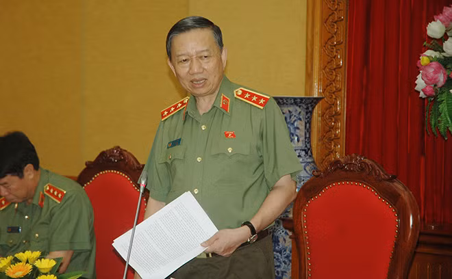 Bộ trưởng Tô Lâm phát biểu định hướng một số quan điểm chỉ đạo của Đảng ủy Công an TW và lãnh đạo Bộ Công an tới các đại biểu tại buổi gặp mặt.