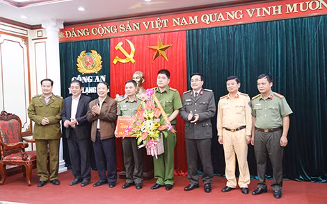 Thưởng nóng cho Công an Lạng Sơn phá 2 vụ ma túy lớn