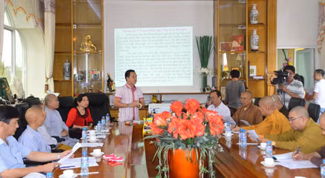 Các đại biểu tham dự buổi họp báo sự kiện “Cung nghinh và chiêm bái tượng Phật ngọc hòa bình thế giới” tại tỉnh Sóc Trăng.