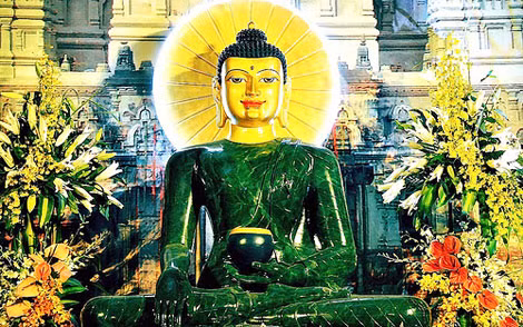 Tượng Phật ngọc hòa bình thế giới.
