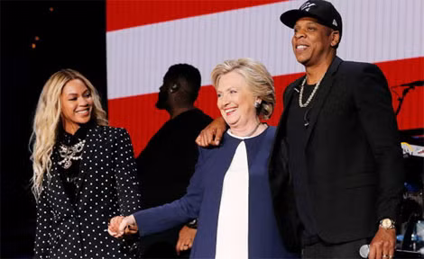 Bà Hillary cùng Beyoncé và Jay-Z để thu hút cử tri da màu và cử tri trẻ tuổi (Nguồn: Reuters). Bà Hillary cùng Beyoncé và Jay-Z để thu hút cử tri da màu và cử tri trẻ tuổi (Nguồn: Reuters).