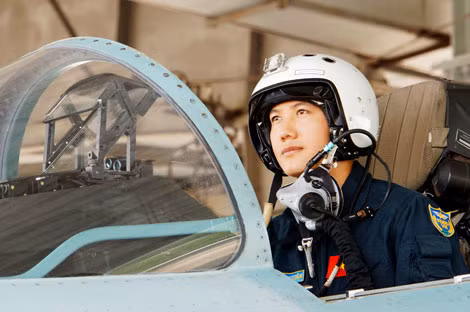 Phi công Trần Thanh Luân đang luyện tập trên chiếc Su30 MK2.