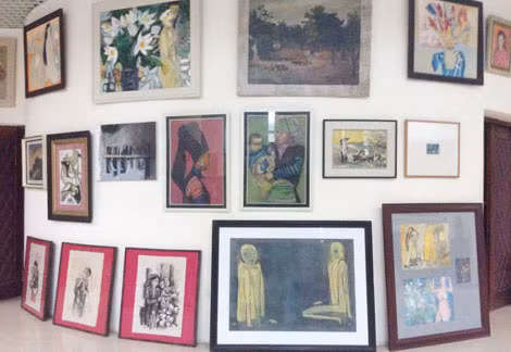 Những bức tranh trong Gallery 42 Tràng Tiền, Hà Nội.