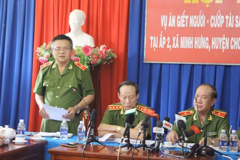 Thiếu tướng Hồ Sỹ Tiến, Cục trưởng Cục C45 phát biểu tại buổi họp báo.