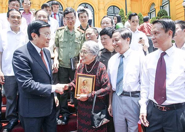 Chủ tịch nước Trương Tấn Sang gặp mặt thân mật các thế hệ làm báo. Ảnh: TTXVN. Chủ tịch nước Trương Tấn Sang gặp mặt thân mật các thế hệ làm báo. Ảnh: TTXVN.