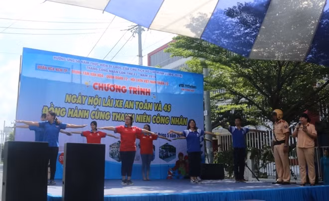 Các Báo cáo viên tuyên truyền Luật Giao thông đường bộ - Đội Cảnh sát giao thông - Trật tự, Công an quận 12.