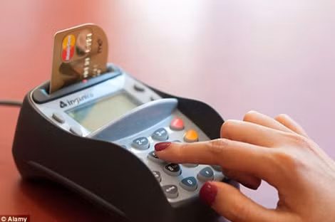 Sự ra đời của thẻ Chip and Pin giúp ngân hàng mở rộng cơ sở dữ liệu khách hàng.