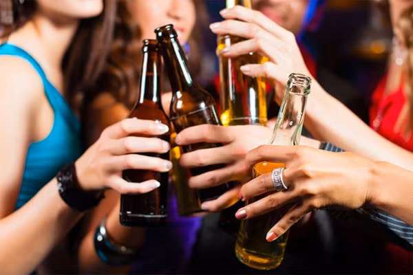 Đừng nghĩa rượu bia là bầu bạn.
