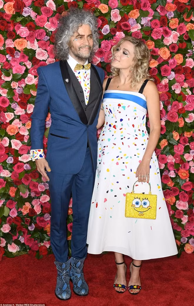 Wayne Coyne và bạn gái Katy Weaver ton sur ton