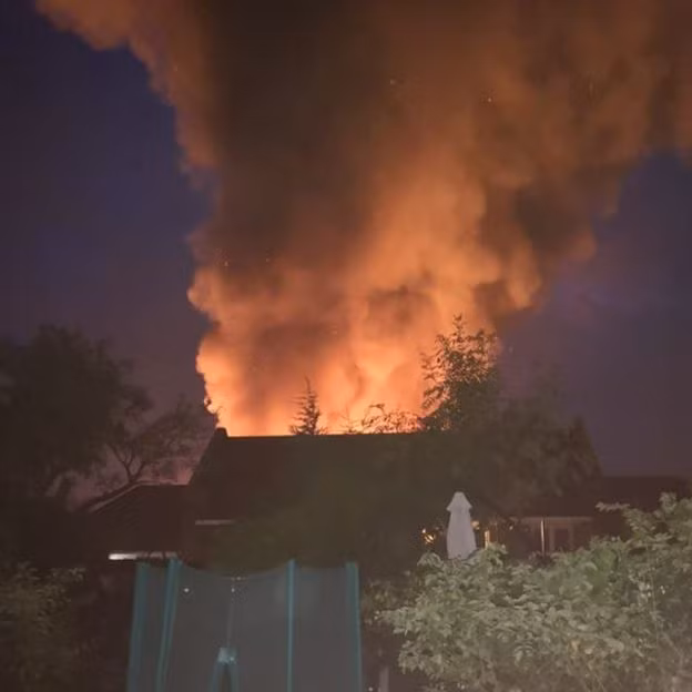 Nguyên nhân của vụ cháy hiện đang được phía cảnh sát điều tra, làm rõ. Ảnh: BBC.