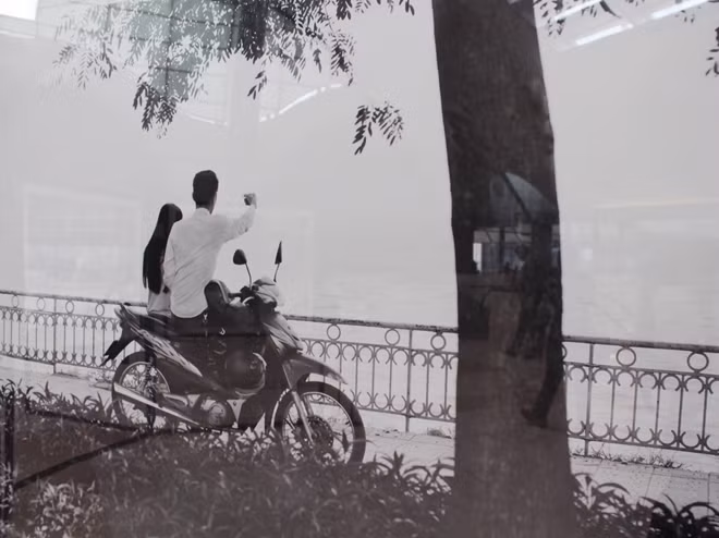 Tuy nhiên, ngoài việc phát triển về công nghệ mang lại lợi ích to lớn cho các quốc gia ASEAN thì việc này cũng đã thay đổi lối sống và hành vi của mọi người.