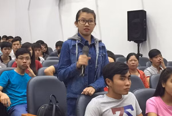 Học sinh gửi câu hỏi tới Ban tư vấn.
