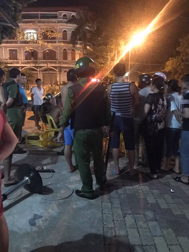 Nhận được tin báo, Công an TP Hòa Bình đã có mặt bảo vệ hiện trường, xử lý các đối tượng liên quan