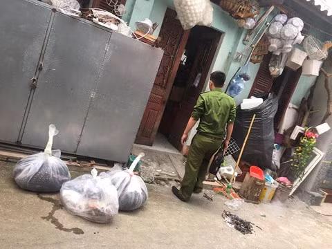 Công an tỉnh Vĩnh Phúc khám nghiệm hiện trường tại nơi phát hiện bộ xương của nạn nhân Nguyễn Văn Hòa