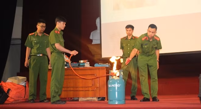 Hướng dẫn sử dụng bình chữa cháy xách tay khi cháy mới phát sinh