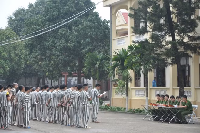Công an tỉnh Vĩnh Phúc công bố quyết định giảm thời hạn chấp hành án phạt tù cho phạm nhân