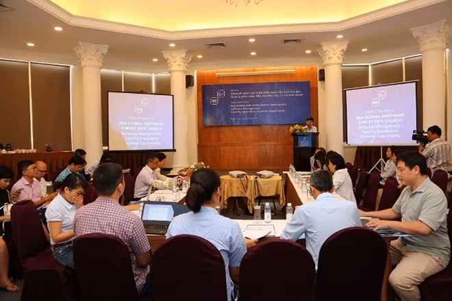 Rất đông phóng viên tham dự buổi họp báo công bố khảo sát phần mềm toàn cầu 2018