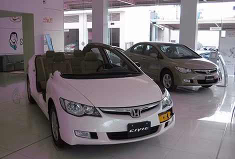 Lệ phí cấp giấy đăng ký với xe hơi dưới 10 chỗ không kinh doanh và xe gắn máy tại TP HCM tăng từ ngày 1/9.