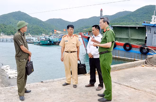 CBCS Công an huyện Cô Tô tăng cường nắm địa bàn, phối hợp với chính quyền đảm bảo an ninh biển đảo.