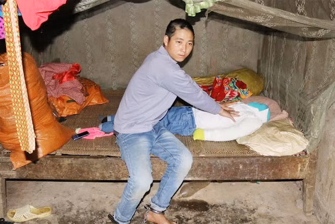 Đối tượng Giàng Seo Chu tiến hành thực nghiệm điều tra.
