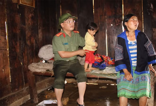 Giờ đây, gia đình chị Mùa Thị Mua chỉ còn lại 1bé gái hơn 1 tuổi.