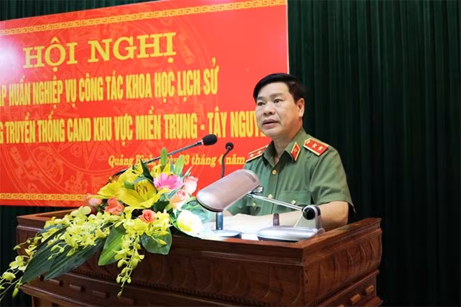 Trung tướng Nguyễn Xuân Mười, Phó Tổng cục trưởng Tổng cục Chính trị CAND phát biểu chỉ đạo hội nghị.