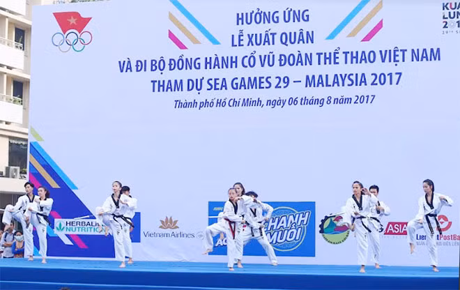 Tiết mục biểu diễn của các vận động viên Taekwondo trong buổi lễ.