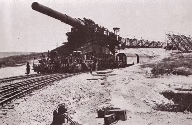 Schwerer Gustav chỉ bắn được vỏn vẹn 48 phát đạn và một trong những vũ khí thất bại nhất của Hitler.