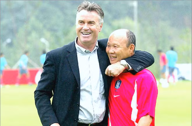 HLV Park Hang-seo (phải) thời còn làm trợ lý cho HLV danh tiếng Guss Hiddink.