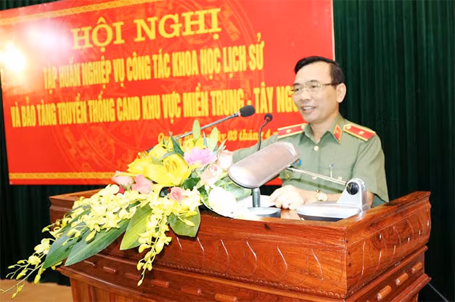 Thiếu tướng Từ Hồng Sơn, Giám đốc Công an tỉnh Quảng Bình phát biểu chúc mừng khai mạc hội nghị tập huấn.