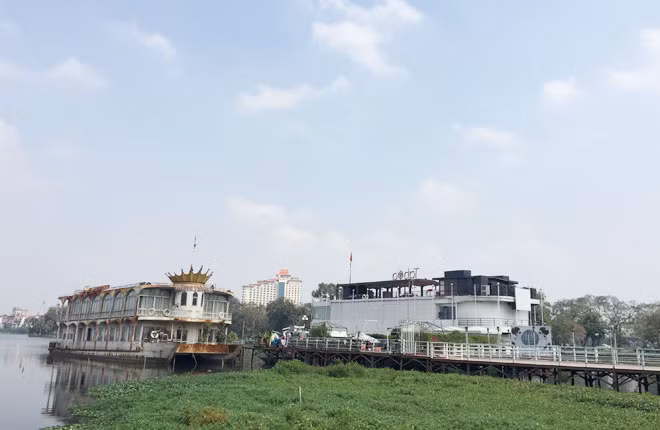 Theo các doanh nghiệp, ngay cả khi họ chấp thuận di dời phương tiện thì cũng không biết đi đâu.