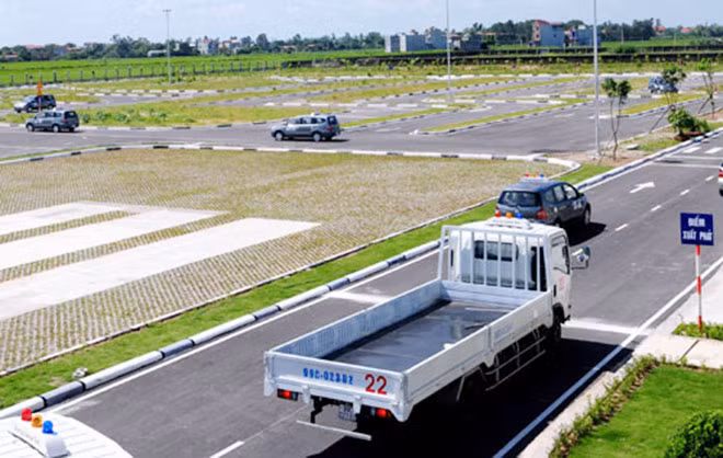 Nếu không quản chặt đầu vào thi lái xe thì đầu ra sẽ khó kiểm soát.