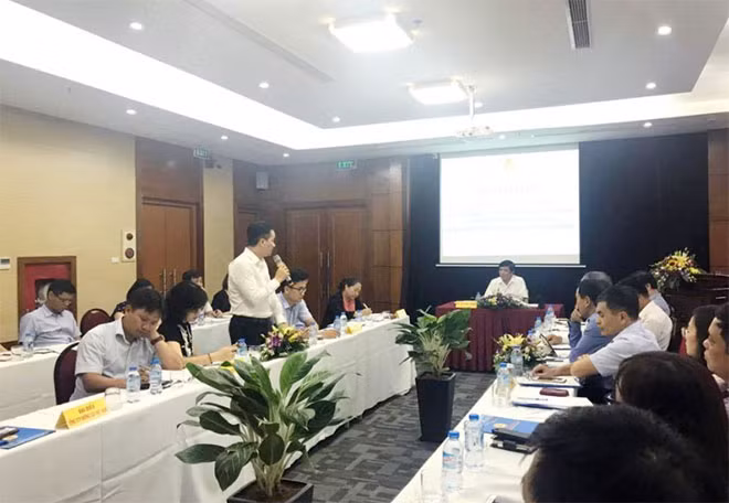 Ông Nguyễn Mạnh Hùng, Phó Tổng giám đốc MobiFone báo cáo kết quả thực hiện chương trình phúc lợi cho đoàn viên công đoàn.
