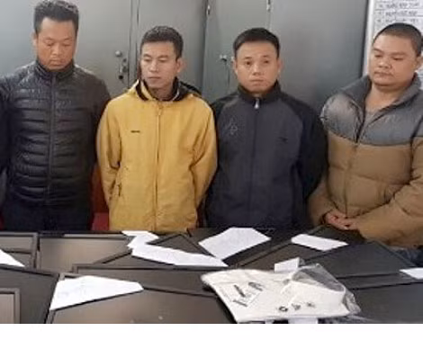 Các đối tượng Tuấn Anh, Thắng, Tuân và Tuấn cùng tang vật tại cơ quan Công an.