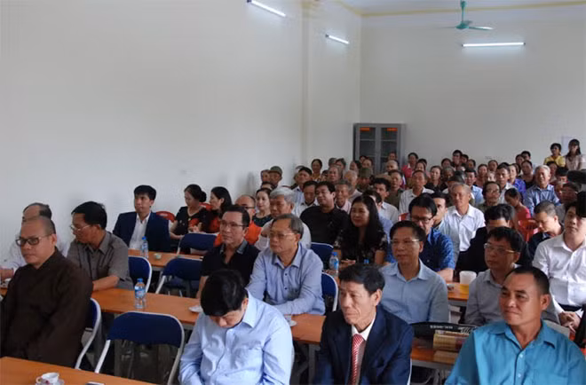 Buổi lễ khánh thành Nhà văn hóa xóm 4 có đông bà con đến dự
