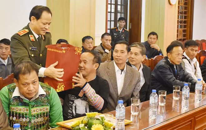 Gặp mặt, biểu dương người có uy tín trong đồng bào dân tộc thiểu số ảnh 2