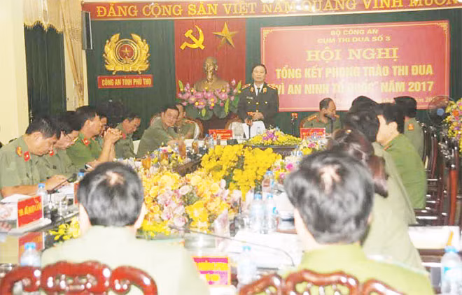 Đồng chí Thiếu tướng Bùi Minh Giám – Phó Tổng cục trưởng Tổng cục chính trị Công an nhân dân phát biểu tại hội nghị.