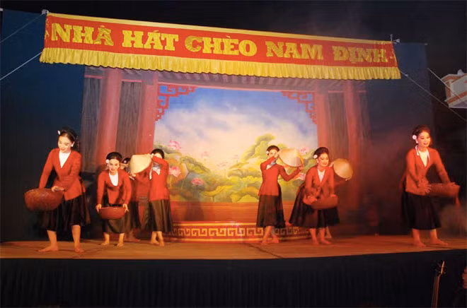 Một tiết mục nghệ thuật đặc sắc chào mừng Lễ khánh thành Nhà văn hóa 4 (tối 11-11).