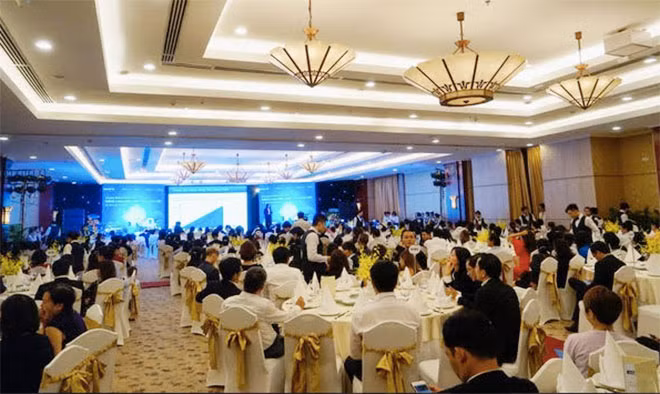 Lễ quay thưởng đợt 2 chương trình "Nắng vàng Biển xanh cùng Bảo Việt" với sự tham dự của hơn 300 khách hàng.