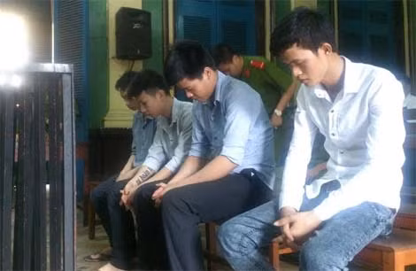 Các bị cáo tại tòa. Các bị cáo tại tòa.