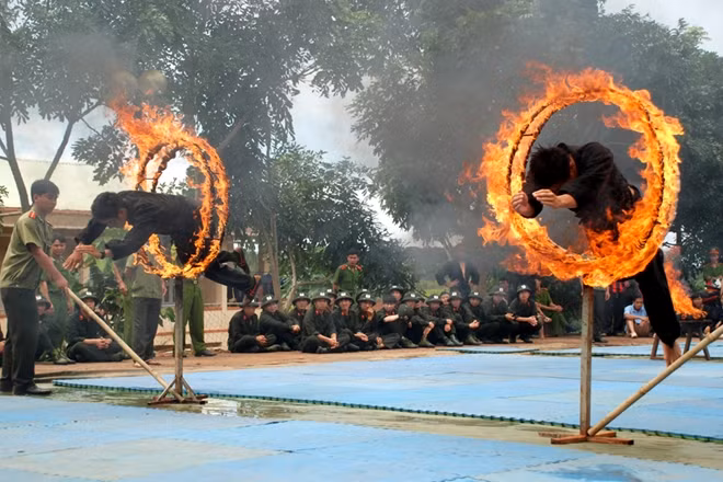 Nắng thao trường – tác giả Đặng Minh Quỳnh.