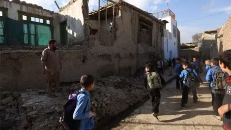 Các ngôi nhà tại thủ đô Kabul, Afghanistan bị hư hại nặng.