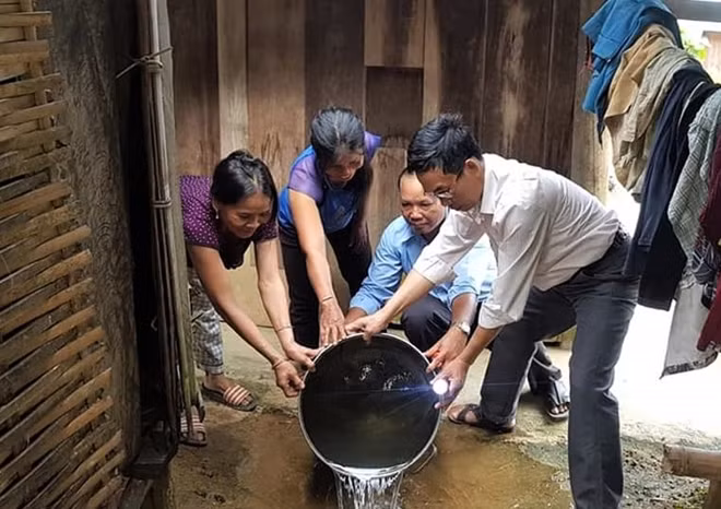 Hướng dẫn người dân vệ sinh môi trường không để muỗi phát triển